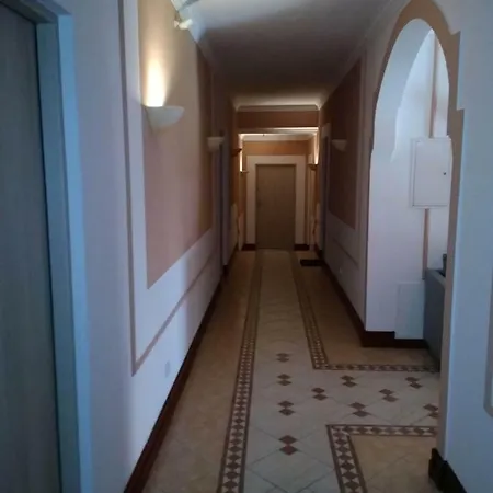 Apartment Sapphire Rewal